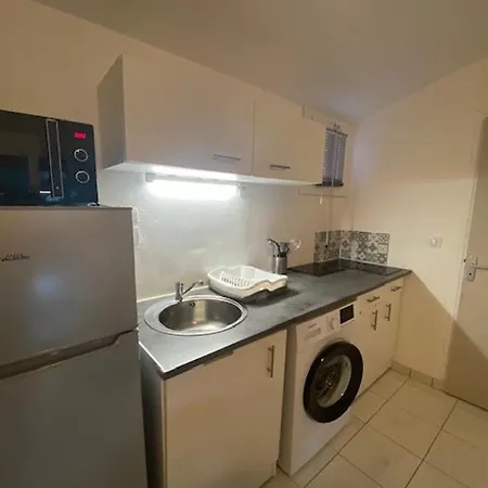 Apartment T2 Avec Piscine A Sainte-maxime, Calme, Proche Commerces Et Loisirs. - Fr-1-226-537