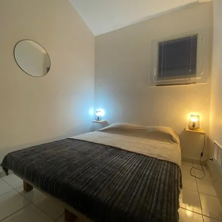 Apartment T2 Avec Piscine A Sainte-maxime, Calme, Proche Commerces Et Loisirs. - Fr-1-226-537