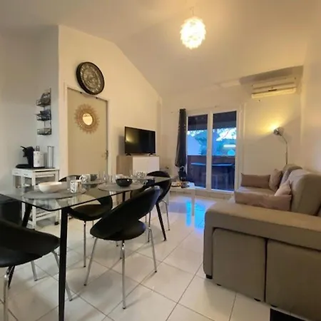 T2 Avec Piscine A Sainte-maxime, Calme, Proche Commerces Et Loisirs. - Fr-1-226-537 Sainte-Maxime